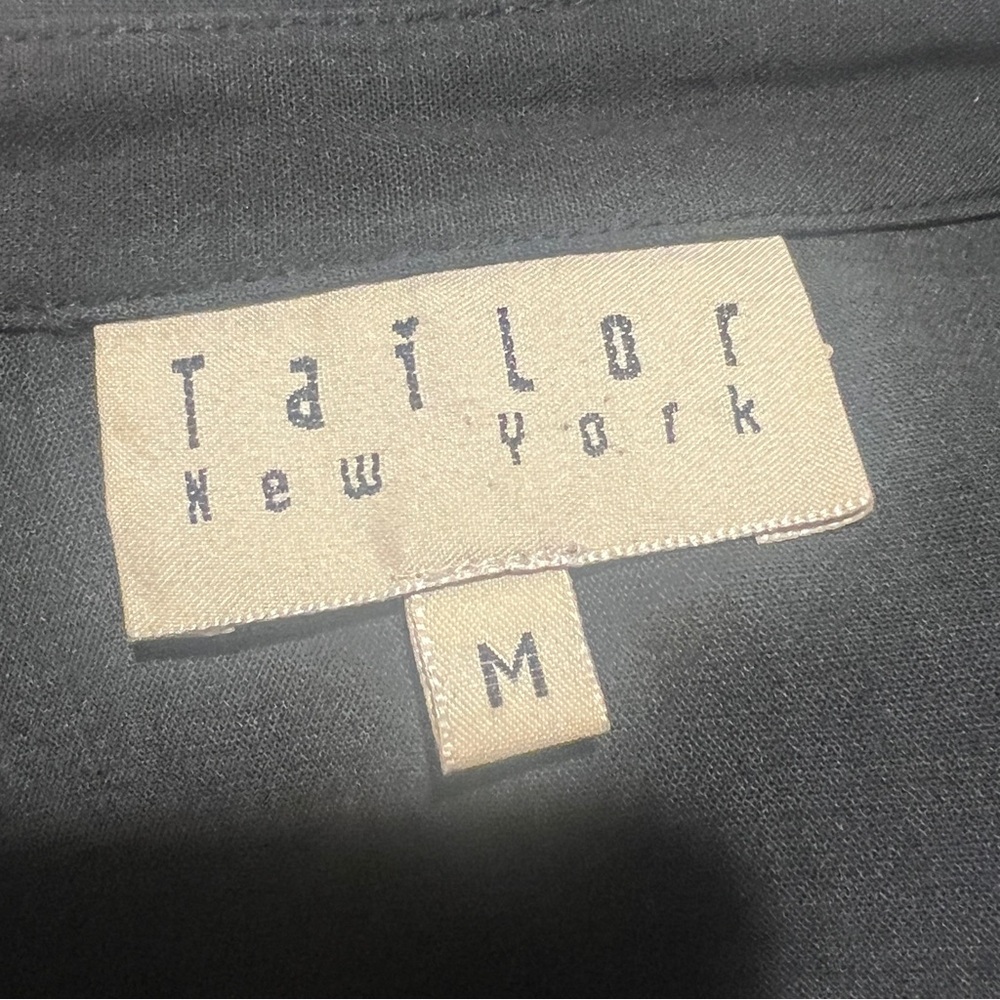 Tailor New York charcoal gray Button-Down Shirt. Size M. Callout - Picture 5 of 8